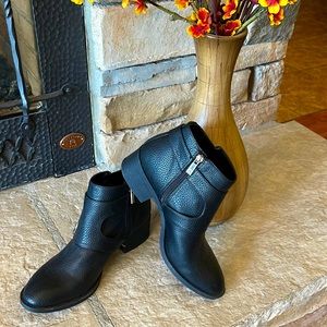 Kenneth Cole ankle boots